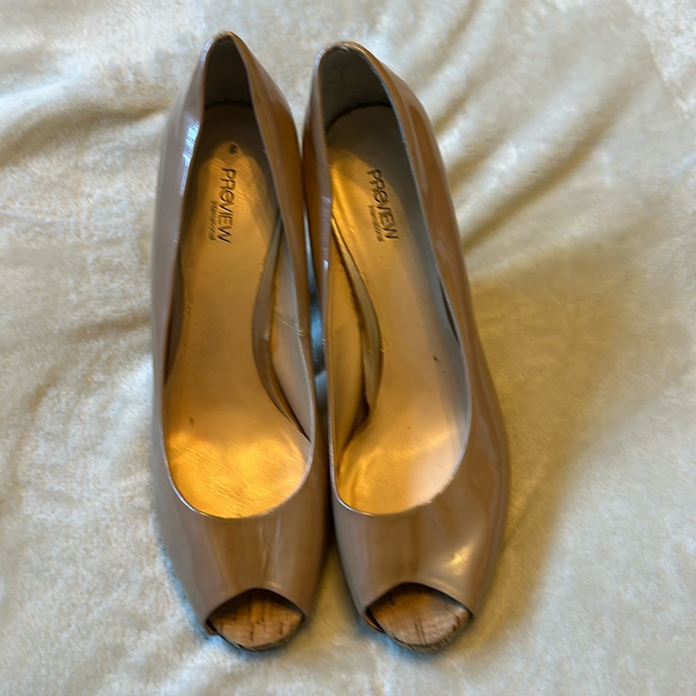 Preview International Nude Pump